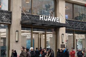 Huawei Pura Phone Promotion