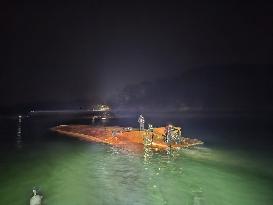 2 Rescued, 5 Missing After Vessel Capsizes Off Western South Korea