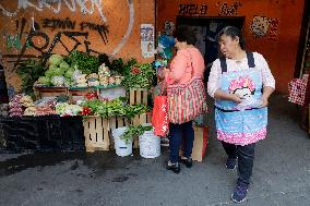 Daily Life In Mexico City