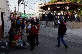 Daily Life In Mexico City