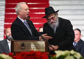 Fifth Night Of Chanukah Celebrated In Edmonton