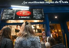 Daily Life In Paris During Christmas Season