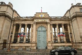 Daily Life In Paris During Christmas Season