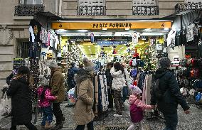 Daily Life In Paris During Christmas Season