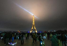 Daily Life In Paris During Christmas Season