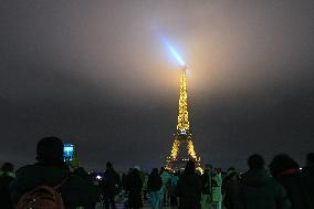 Daily Life In Paris During Christmas Season