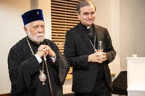 A medal for donating a piano to the Notre-Dame Cathedral