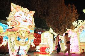 Tourists view lanterns at the Confucius Temple in Nanjing