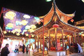 Tourists view lanterns at the Confucius Temple in Nanjing