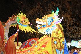 Tourists view lanterns at the Confucius Temple in Nanjing