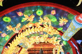 Tourists view lanterns at the Confucius Temple in Nanjing