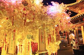 Tourists view lanterns at the Confucius Temple in Nanjing