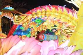 Tourists view lanterns at the Confucius Temple in Nanjing