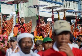 Chinese People Tradition Sipasan Carnival Welcomes New Year Celebrations In Padang Indonesia