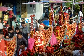 Chinese People Tradition Sipasan Carnival Welcomes New Year Celebrations In Padang Indonesia