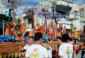 Chinese People Tradition Sipasan Carnival Welcomes New Year Celebrations In Padang Indonesia