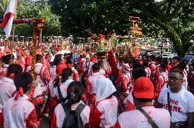 Chinese People Tradition Sipasan Carnival Welcomes New Year Celebrations In Padang Indonesia