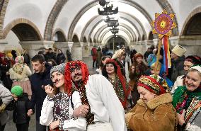 Christmas carols performed at Zoloti Vorota metro station