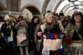 Christmas carols performed at Zoloti Vorota metro station