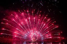 Fireworks Show Celebrate 2025 New Year in Guiyang