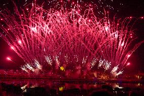 Fireworks Show Celebrate 2025 New Year in Guiyang