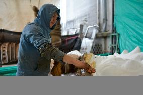 Preparation of the "Tradition" float by master craftsman Michael Paz