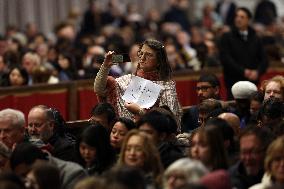 Pope Francis celebrates Holy Mass on the Solemnity of Mary Most Holy Mother of God
Thursday, 1 January, Altar of the Confessio,