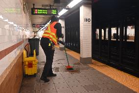 30 Year Old Man Stabbed Numerous Times In New York City Transit On The 1 Line On The Upper West Side Of Manhattan