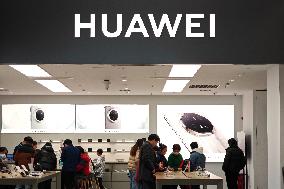 Huawei Store in Shanghai