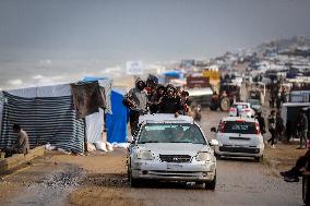 Palestinians Battle Cold in Refugee Camp - Gaza