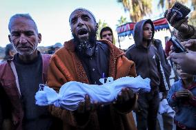 Children Are Freezing to Death in Gaza - Deir Al-Balah