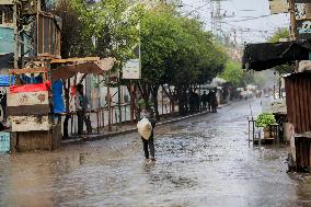 Palestinians Battle Cold in Refugee Camp - Gaza