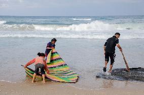 Palestinians Battle Cold in Refugee Camp - Gaza