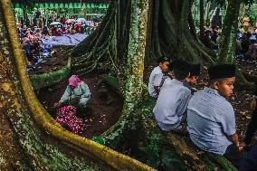 Ngijo Sadranan Tradition In Semarang