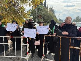 Syrian Women Hold Sit-In In Front Of The People’s Palace Demanding The Release Of Syrian Detainees In Lebanon