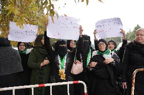 Syrian Women Hold Sit-In In Front Of The People’s Palace Demanding The Release Of Syrian Detainees In Lebanon