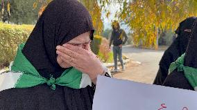 Syrian Women Hold Sit-In In Front Of The People’s Palace Demanding The Release Of Syrian Detainees In Lebanon