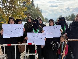 Syrian Women Hold Sit-In In Front Of The People’s Palace Demanding The Release Of Syrian Detainees In Lebanon