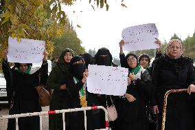 Syrian Women Hold Sit-In In Front Of The People’s Palace Demanding The Release Of Syrian Detainees In Lebanon