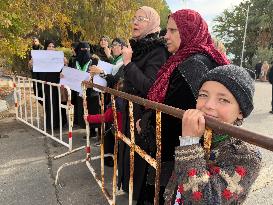 Syrian Women Hold Sit-In In Front Of The People’s Palace Demanding The Release Of Syrian Detainees In Lebanon