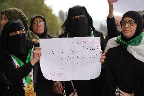 Syrian Women Hold Sit-In In Front Of The People’s Palace Demanding The Release Of Syrian Detainees In Lebanon