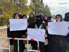 Syrian Women Hold Sit-In In Front Of The People’s Palace Demanding The Release Of Syrian Detainees In Lebanon