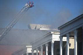 New Orleans Fire Department Responds To Large Fire In Building At Governor Nicholls Street And Chartres Street