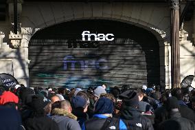 fnac liquidation at the Champs-Elysees in Paris FA