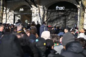 fnac liquidation at the Champs-Elysees in Paris FA