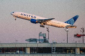 United Airlines Boeing 777 Departing From Newark