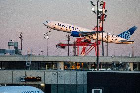 United Airlines Boeing 777 Departing From Newark