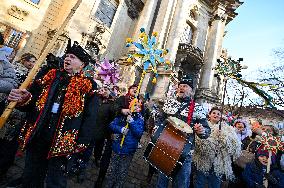 Large-scale march of Christmas star carriers in Lviv