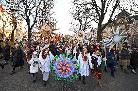 Large-scale march of Christmas star carriers in Lviv