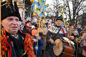 Large-scale march of Christmas star carriers in Lviv